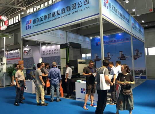 山东宏康数控镗铣床参展青岛国际kaiyun官网展.JPG