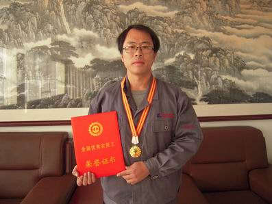 20171107山东kaiyun官网职工魏超荣获“全国优秀农民工”荣誉称号.jpg